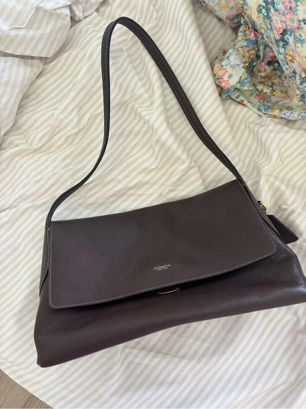 Coach Chelsea Shoulder Bag 30 in Brass/Maple Brown - Picture 3 of 12
